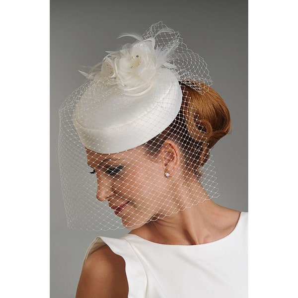 Fleur de bougainvillier, Perles blanches perle propre, Fascinateur fait main, Chapeau de mariée pilulier, Chapeau de désherbage, Voile de cage à oiseaux, Chapeau de Pâques, Mariage