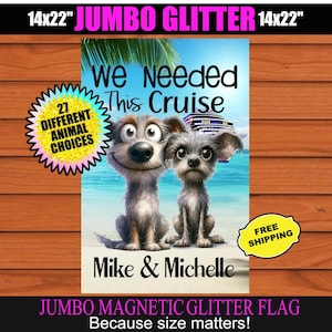 Puede incluir: Una bandera magn&eacute;tica gigante con purpurina, de 35,56 cm x 55,88 cm, con perros de dibujos animados en una playa, con el texto "We Needed This Cruise" y "Mike & Michelle". Incluye "21 Different Animal Choices" y una pegatina amarilla de "Free Shipping".