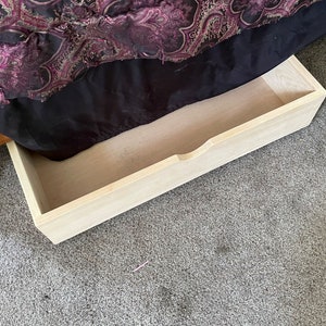 storage / bedroom storage/under bed