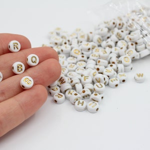 Alfabeto 7MM ABC Cuentas de oro blanco, Cuentas de nombre redondo plano acrílico, Cuentas redondas, Cuentas para la fabricación de joyas, Joyería personalizada, CARTA1