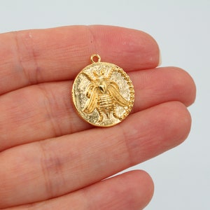 18x21MM 24K Shiny Gold Plated Bee Pendant, Bee Charms, Bee Necklace Pendant, Pretty Bee Pendant, GLD288
