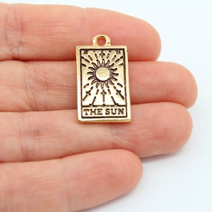 13X23MM 24K brilhante banhado a ouro o amuleto de tarô do sol, pingentes do zodíaco, pingente de colar, amuletos de sol, amuleto de tarô banhado a ouro, GLD244