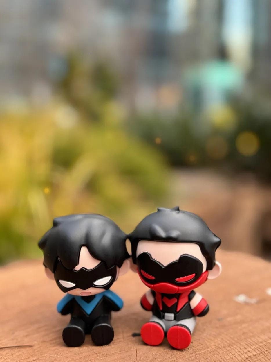 PRESALE!!! Red Hood and Nightwing Mini Figures