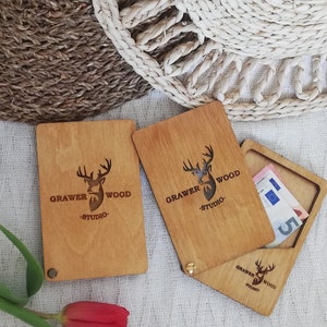Porta cheques de madera grabado: Porta billetes con logotipo personalizado