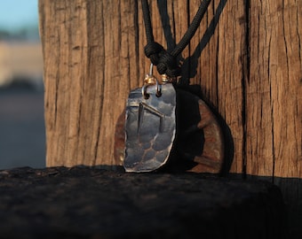 Handgesmeed runenstalen hanger