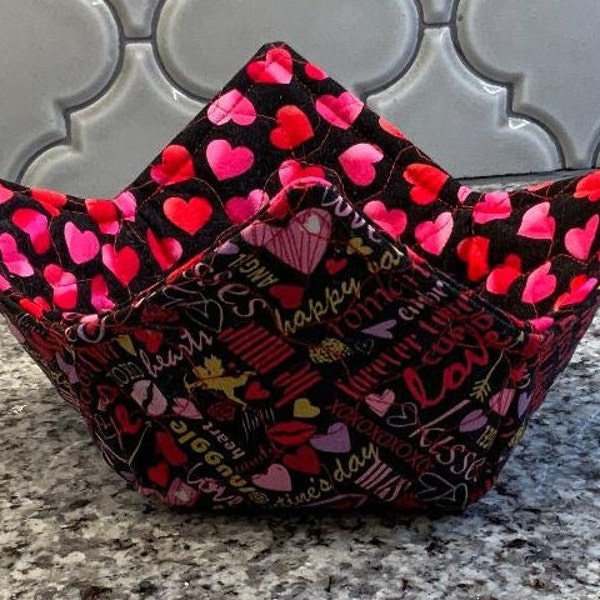 HAPPY VALENTINE'S SAYING Bowl Holder, Valentine Quilted Bowl Cozy, Red and Pink Cozy, Red/Pink Heart Bowl Cozy, Valentine Gift, Fabric Cozy