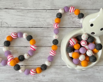 Cute Orange and Pink Witches Brew Halloween Party Felt Pom Pom Garland Halloween Colored Felt Ball Garland Decoration Decor for Shelf