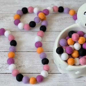Halloween Party Garland Felt Decor Orange and Purple Halloween Colored Felt Ball Garland Decoration Spooky Fall Decor for Mantel