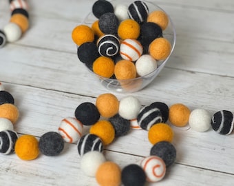 Halloween Kids Pom Pom Garland Black Orange Halloween Colored Felt Ball Garland Decoration Polka Dot Spiral Felt Ball Decor for Mantel