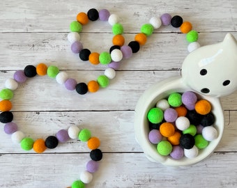 Halloween Kids Pom Pom Decor Bright Halloween Colored Felt Ball Garland Decoration Orange Black Green Purple Spooky Fall Decor for Mantel