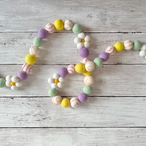 Pastel Spring Daisy Felt Ball Garland for Girls Bedroom Pom Pom Garland Daisy Birthday Decoration Girl Nursery or Playroom Decor