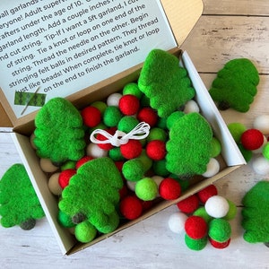 CREA IL TUO! Ghirlanda dell'albero di Natale! Kit regalo artigianale con palline di feltro per bambini Edizione limitata dicembre 2023 Ghirlanda di palline di feltro fai da te in edizione limitata