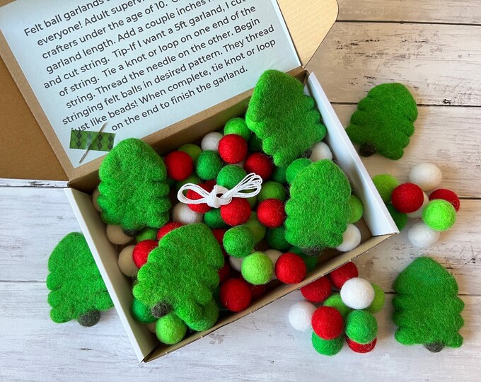 MAKE YOUR OWN Christmas Tree Garland Kids Felt Ball Craft Kit Gift