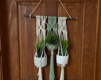 Cabide para plantas em macramê