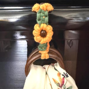 Macrame Sunflower Kitchen Towel Holder, Boho Oven Door Towel Hanger with Customizable Ring Colors