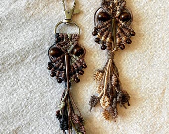 Macrame Hummingbird Keychain: Hemp Purse Charm