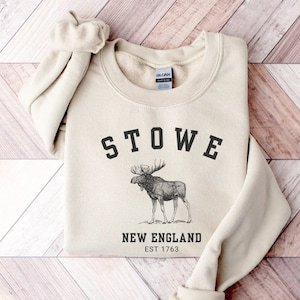 Stowe Sweatshirts, Moose Crewneck, Stowe Vermont Shirt, VT Sweatshirt, GF Gift Ideas, Preppy Clothes for Women, Aesthetic Gifts, Ski Tops