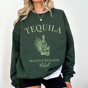 Tequila Sweatshirt Tini Time Shirt Alcohol Crewnecks Bday Gifts for Friends Day Drinking Squad Booze Crew Custom Cocktail Top Y2K Outfits