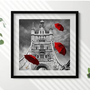 Red Umbrellas On London Bridge Painting in Frame, City Wall Art in Frame, Gray Wall Art, Home Decorations