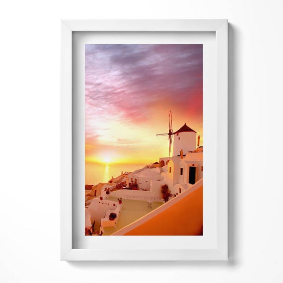 サントリーニ島の古い風車のあるフレーム入りのプリント、都市