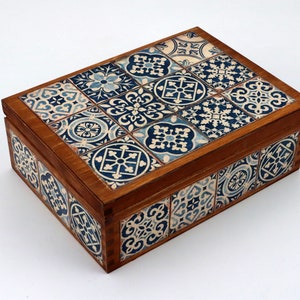 Brown, wooden tea box, Azulejos , Patchwork