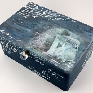 A chest with a wedding theme for lovers. Box, casket. Polish product made in the Krakowska Drewutnia handicraft workshop
