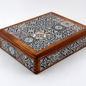 Brown, wooden tea box, Azulejos , Patchwork