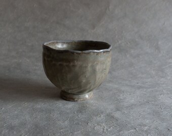 Satin olive teacup 02