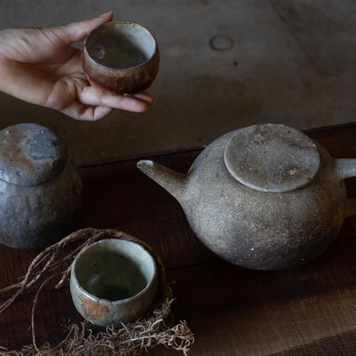 表面がざらざらした水滴の花瓶 - Etsy 日本