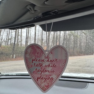please dont talk while Taylor is playing Funny Car Air Freshener, swift Cute Girly Novelty Gift, New Driver Gift, Cute Car Accessories afbeelding 3