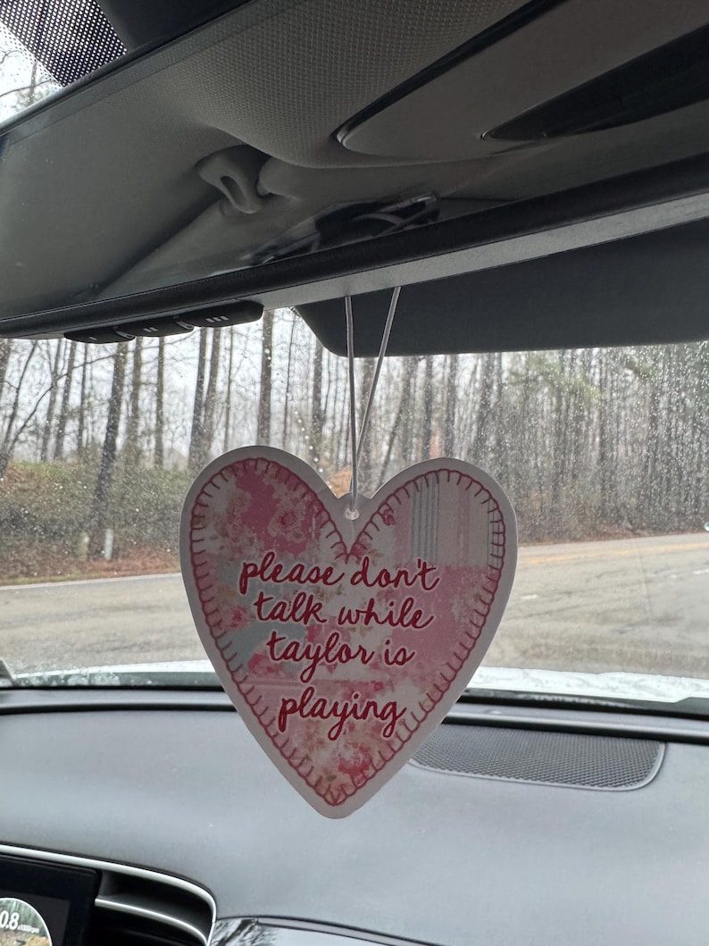 please dont talk while Taylor is playing Funny Car Air Freshener, swift Cute Girly Novelty Gift, New Driver Gift, Cute Car Accessories afbeelding 3