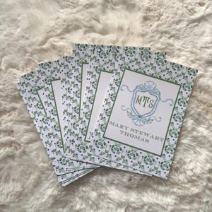 NUR DIGITAL Grandmillennial Monogramm grün kundenspezifische Baby-Meilensteinkarten, 5 von 7 für Baby-Junge preppymonat Meilenstein Baby preppy