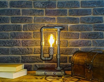 Handgefertigte Steampunk-Lampe – ideal für Bars, Hotels oder als einzigartiges Geschenk – Tischlampe – Schreibtischlampe – rustikale Industriedekoration – Vatertagsgeschenk