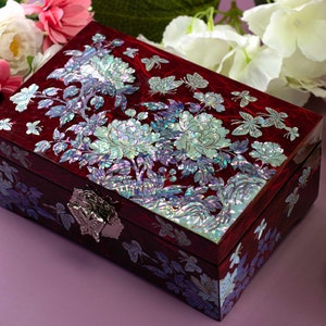 7X4.7In Asian inspired Mother of Pearl flower jewelry box Vintage jewelry keepsake box  boite nacre Birthday gift