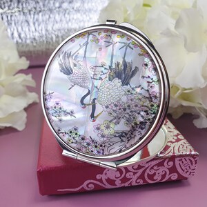 Hand held Mother of pearl women Makeup purse mirror Magnifying hand compact Pearl Pocket White Mirror Gifts From Friends image 2