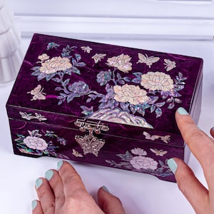Mother of Pearl Vintage Lacquer Jewelry Box Purple Flower Inlay Oriental Jewelery Box Wooden Keepsake boite nacre