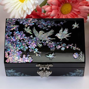 Mother of Pearl black Lacquer inlay wooden keepsake handcrafted Vintage Small jewelry box