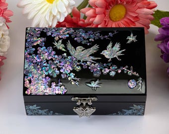 Recuerdo de madera con incrustaciones de laca negra de nácar, hecho a mano, pequeño joyero vintage