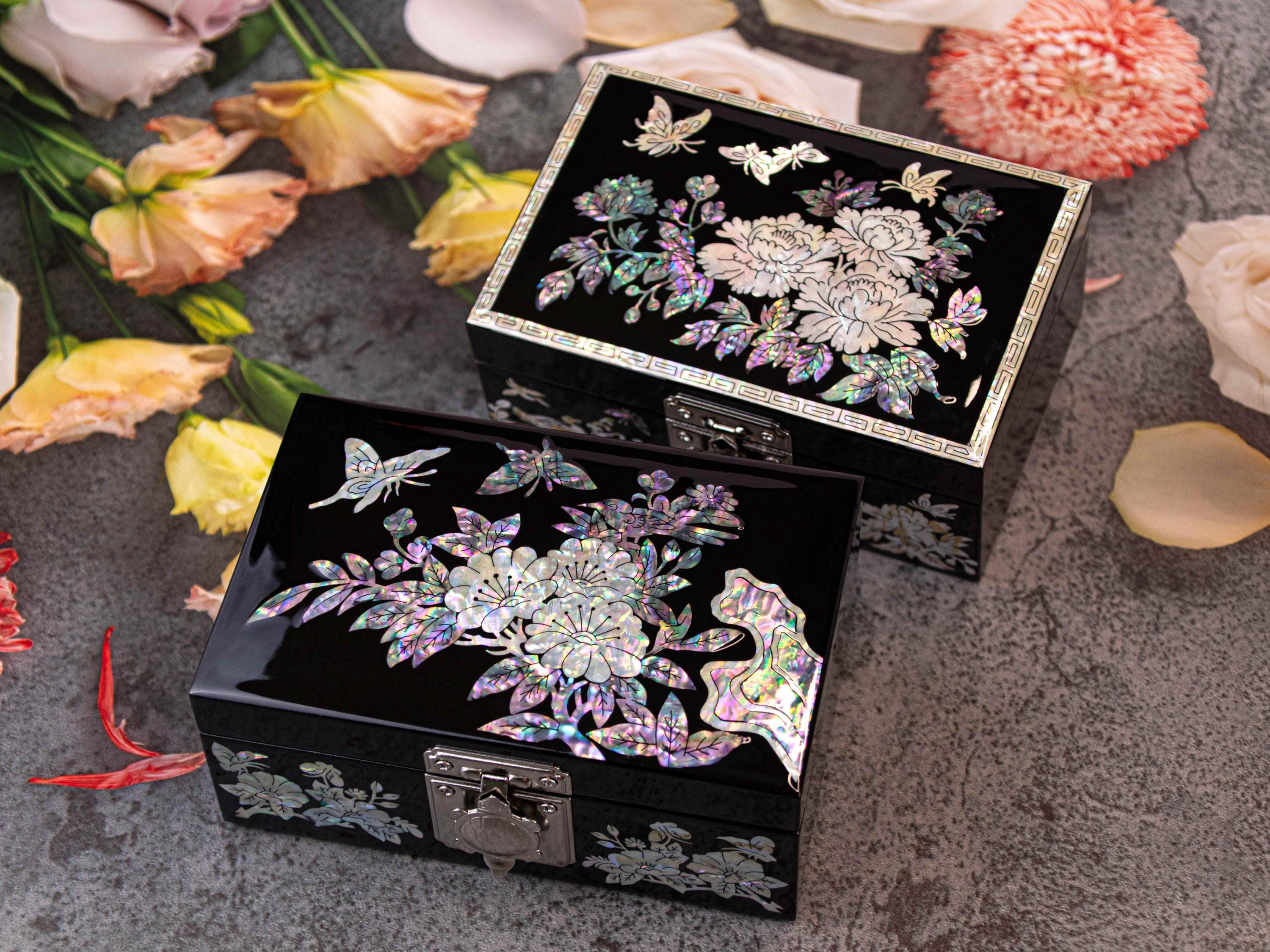 マザーオブパール象嵌ジュエリーボックス：花模様漆、タートルリング