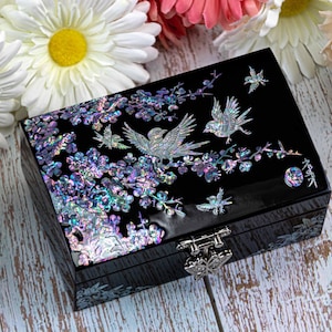 Boîte souvenir en bois laqué noir nacre boîte à bijoux asiatique vintage artisanale, coquille d'ormeau, art de la grue