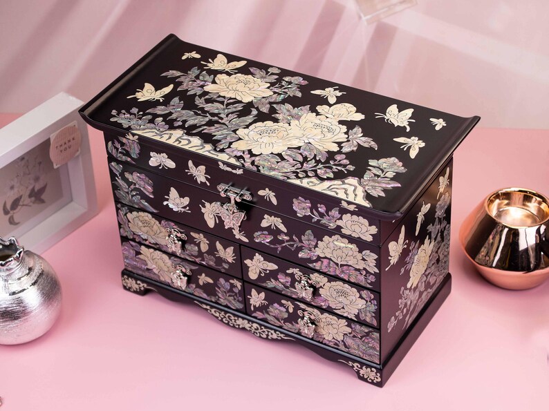Caixa de joias grande em madrepérola coreana fosca: estilo antigo, vintage, gótico, laca preta. imagem 9