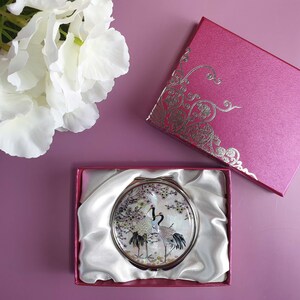 Hand held Mother of pearl women Makeup purse mirror Magnifying hand compact Pearl Pocket White Mirror Gifts From Friends image 7