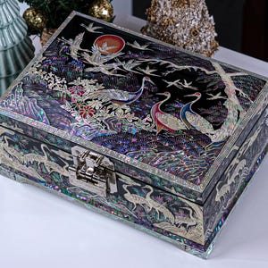 8.4X5.7In Lockable Mother of pearl Lacquered Box with Lock and key Antique Vintage Asian jewelry Inlay wood keepsake box