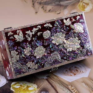 マザーオブパールの赤い貝殻のジュエリーボックス木製の記念品の木の花柄韓国の漆象嵌ジュエリーボックス