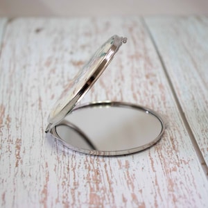 Hand Perlmutt Frauen Make-up Geldbörse Spiegel Vergrößerungs Hand kompakte Perle Tasche Weiß Spiegel Geschenke von Freunden Bild 4