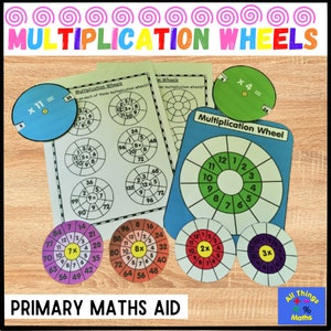 Puede incluir: Un conjunto de ruedas de multiplicación coloridas para niños. Las ruedas están divididas en secciones con números y tablas de multiplicar. Las ruedas están diseñadas para ayudar a los niños a aprender las tablas de multiplicar.