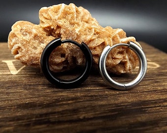 2 high quality stainless steel hoop earrings with silver and black click clasp, light and elegant!