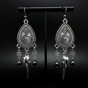 Women's dangling earrings, Valkyrie, shiedmaiden, Viking jewelry, Lagertha inspiration, gift idea, Viking earrings