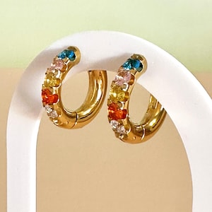 Créoles en plaqué or : pierres colorées, acier inoxydable hypoallergénique