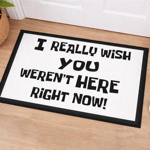 Puede incluir: Un juego de tres tazas de cer&aacute;mica con un acabado mate moteado. Las tazas son de color crema, gris claro y gris oscuro. Cada taza tiene un dise&ntilde;o simple y minimalista y un asa redondeada.